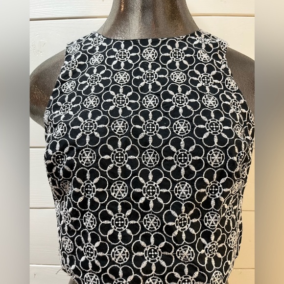 ❣️MAEVE Anthropologie Crop Top Brodé Noir et Blanc (Taille 6) - Picture 3 of 10